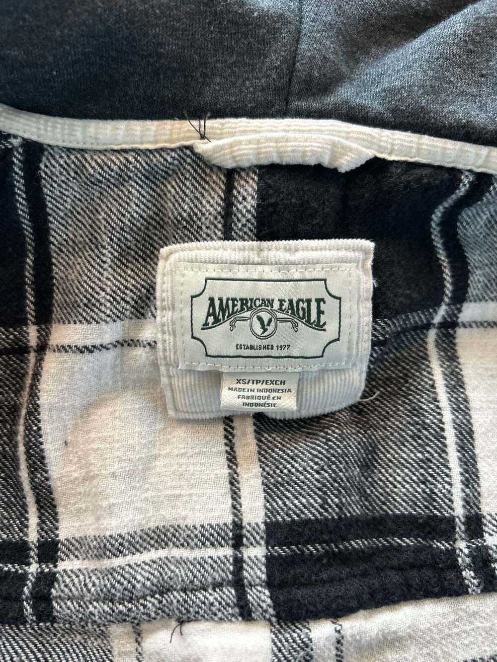 American Eagle Black and White Plaid Y2K Flannel Hooded Button-Up Shirt